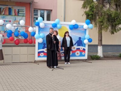 Священник посетил праздничное мероприятие «Школа — наша семья в «ОГБОУ «Новоуколовская СОШ»