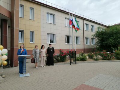 Настоятель храма Рождества Пресвятой Богородицы принял участие в торжественной линейке Жуковской средней общеобразовательной школы