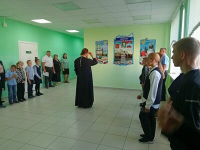 Настоятель храма Рождества Пресвятой Богородицы города Бирюча посетил МБОУ «Хуторская ООШ»