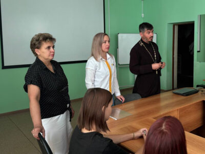 В Валуйском индустриальном техникуме состоялась встреча студентов с настоятелем храма Казанской иконы Божией Матери села Казинка
