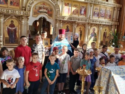 Настоятель храма святого апостола Андрея Первозванного села Айдар совершил молебен на начало нового учебного года
