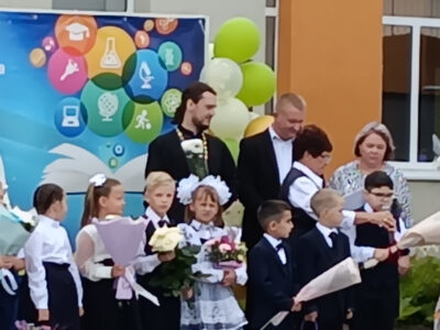 Священник посетил праздничную линейку посвященную началу учебного года в МБОУ «Ильинская СОШ»