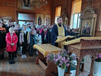 Настоятель Свято-Никольского храма провел встречу с учениками и учителями МБОУ Сорокинской СОШ