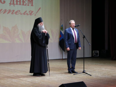 Епископ Валуйский и Алексеевский Савва посетил праздничный концерт посвященный Дню учителя