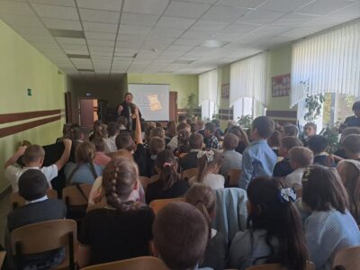Настоятель Покровского храма провел урок для начальных классах Иловской школы