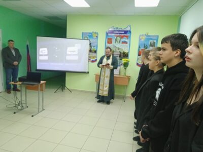 Настоятель храма Рождества Пресвятой Богородицы города Бирюча посетил Хуторскую школу