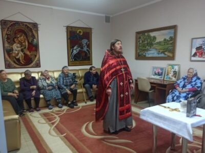 Настоятель Покровского храма села Иловка посетил Иловский дом-интернат