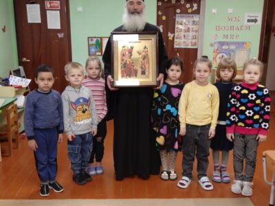 Настоятель храма Рождества Пресвятой Богородицы села Фощеватово посетил местный детский сад «Колокольчик»
