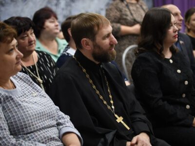 Благочинный Вейделевского церковного округа посетил мероприятие посвященное 20-летию со дня основания «Многопрофильного центра социальной помощи семье и детям «Семья»