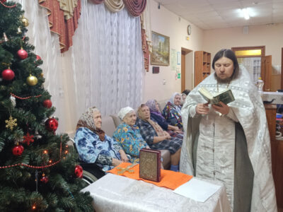В Рождественский сочельник в Иловском доме-интернате для престарелых и инвалидов прошли таинства Исповеди и Причастия