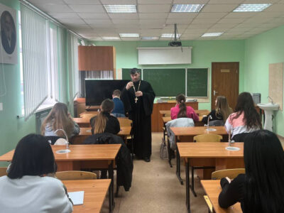 Состоялась встреча студентов Валуйского индустриального техникума с настоятелем храма Казанской иконы Божией Матери села Казинка
