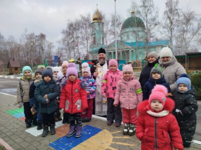 Учащиеся МБОУ «Большебыковская СОШ» и воспитанники МБДОУ Детский сад «Колокольчик» села Большебыково посетили Свято-Троицкий храм