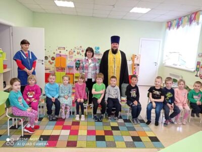 Благочинный Красненского округа посетил посетил детский сад «Капелька» села Красное