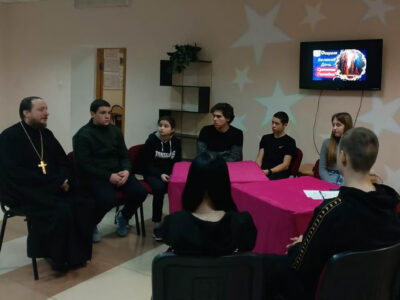 В Центре Культурного развития села Николаевка состоялась встреча настоятеля Свято-Никольского храма с молодежью села