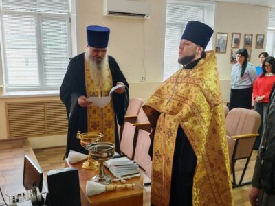 Священнослужители Ровеньского благочиния совершили богослужение в здании ОМВД России по Ровеньскому району