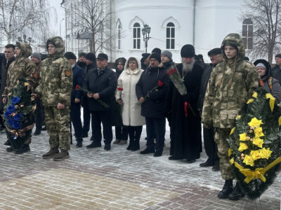 Благочинный приходов Алексеевского округа принял участие в торжественном мероприятии «Подвигом славны твои земляки» с возложением  венков и цветов к памятнику погибшим воинам