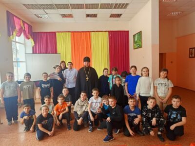 Настоятель храма святого апостола Андрея Первозванного села Айдар посетил МБОУ «Айдарская СОШ им. Б.Г.Кандыбина»