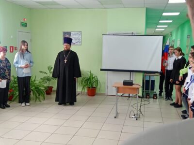 Настоятель храма Рождества Пресвятой Богородицы города Бирюча принял участие в открытии мемориальной доски в МБОУ «Хуторская ООШ»
