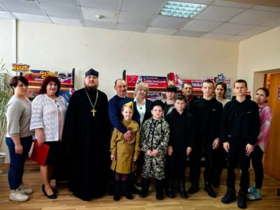 Настоятель храма святых апостолов Петра и Павла принял участие в патриотическом часе «Герои СВОего времени»