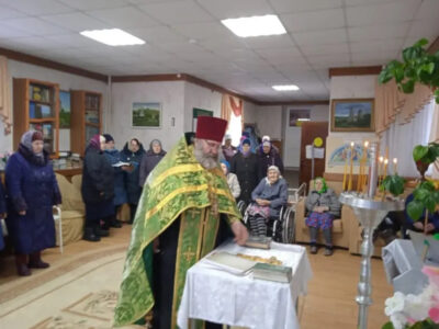Настоятель храма Рождества Христова села Горки посетил МБСУСОССЗН «Красненский дом милосердия»