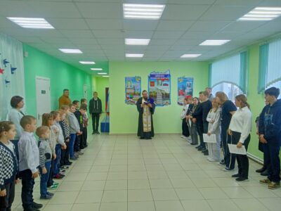Настоятель храма Рождества Пресвятой Богородицы города Бирюча посетил МБОУ «Хуторская ООШ»