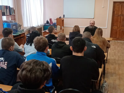 Священник провел урок-беседу со студентами Ютановского агромеханического колледжа