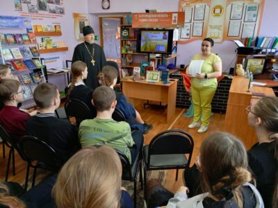 В селе Малакеево в честь Дня православной книги прошла встреча священника с учениками старших классов местной школы