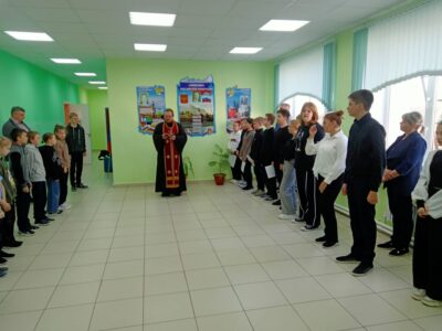 Настоятель храма Рождества Пресвятой Богородицы города Бирюча посетил МБОУ «Хуторскую ООШ»