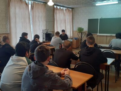 Нстоятель храма Спаса Нерукотворного микрорайона Заломное поселка Волоконовка провел урок-беседу со студентами Ютановского агромеханического техникума