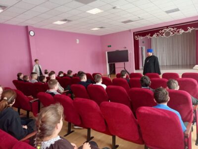 Настоятель храма Рождества Христова села Лесное Уколово посетил МОУ «Лесноуколовская ООШ»