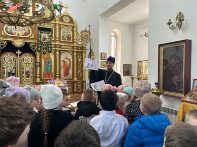 В храме святого пророка Божия Илии села Ильинка прошла встреча настоятеля с учащимися начальных классов МБОУ «Ильинская СОШ» посвященная Дню первой печатной книги