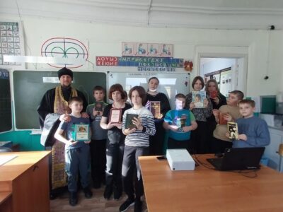 В Голофеевской средней школе прошел православный урок посвященный Дню православной книги