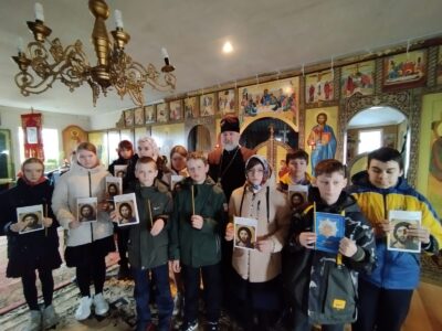 Обучающиеся МОУ «Кругловская оош» посетили Свято-Троицкий храм села Круглое