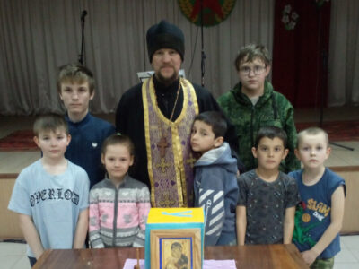 Настоятель храма Святой Живоначальной Троицы провел очередной православный урок в Голофеевском Доме культуры