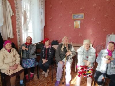 Священнослужители посетили пансионат для пожилых людей села Погромец «Тихая Пристань» и совершили таинства Исповеди и Причастия