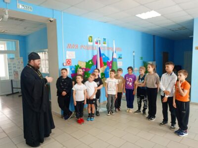 Настоятель храма святого апостола Андрея Первозванного села Айдар посетил МБОУ «Айдарская СОШ им. Б.Г. Кандыбина»