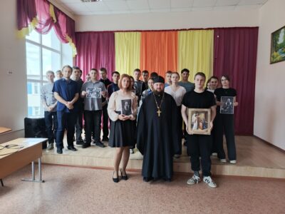 Настоятель храма святого апостола Андрея Первозванного села Айдар провел беседу посвященную общецерковному празднованию 100-летия со дня блаженной кончины святителя Тихона патриарха Московского и всея Руси в МБОУ «Айдарская СОШ им. Б.Г. Кандыбина»