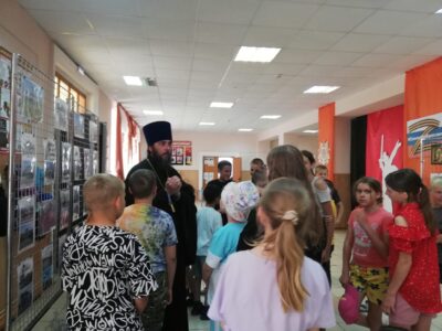 В Центре культурного развития села Белый Колодезь прошла выставка-лекторий «Великие Святители России»