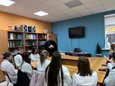 Соялась встреча студентов медицинского отделения ОГАПОУ «Валуйский колледж» с клириком Никольского храма города Валуйки