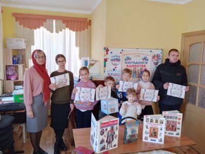Для воспитанников воскресной учебно-воспитательной группы Никольского храма города Валуйки был проведен библиотечный урок «Единым духом мы сильны!» посвященный Дню народного единства
