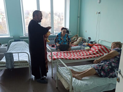 Священнослужители Валуйского благочиния посетили ОГБУЗ «Валуйская ЦРБ»