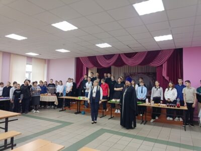 В МБОУ «Иловская СОШ им. Героя России В. Бурцева» прошла благотворительная ярмарка в день празднования памяти святителя Николая Чудотворца