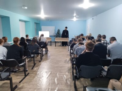 Прошла беседа настоятеля Свято-Митрофановского храма города Бирюч со студентами ОГАПОУ «Бирючанский техникум»