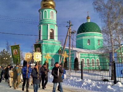 В селе Большебыково состоялся традиционный крестный ход от Свято-Троицкого храма до Свято-Никольского источника в день празднования Крещения Господня