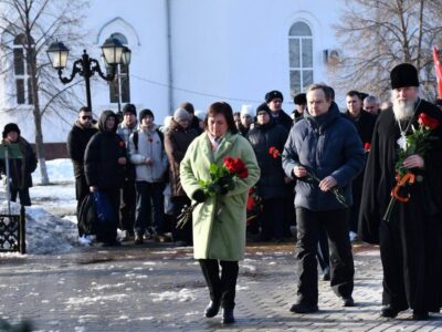 Благочинный Алексеевского округа принял участие в возложении цветов в день 83-й годовщины освобождения города Алексеевка от немецко-фашистских захватчиков