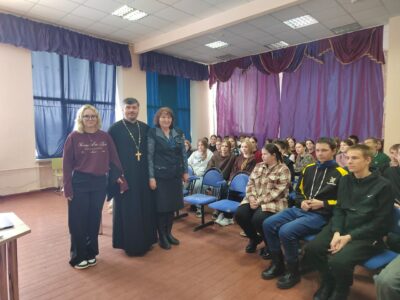 Клирик Никольского храма города Валуйки провел встречу с учащимися МОУ «Шелаевская СОШ»