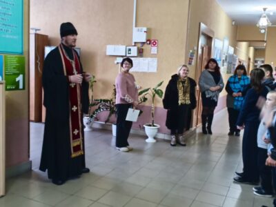 Настоятель храма Усекновения главы Иоанна Предтечи поселка Уразово традиционно посетил ГБОУ «Валуйская общеобразовательная школа-интернат №1»