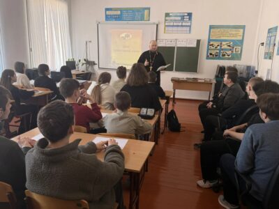 Настоятель храма Рождества Пресвятой Богородицы села Калиново принял участие в мероприятии в преддверии Дня православной книги в МБОУ «Калиновская СОШ»
