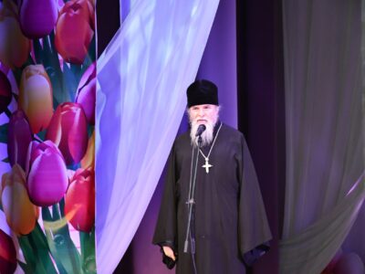 Благочинный Алексеевского округа посетил праздничный концерт посвященный Международному женскому дню в ЦКР «Солнечный»