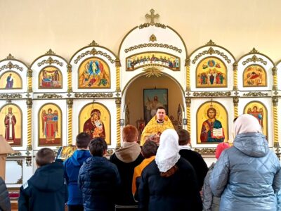 Ученики МОУ «Должанская СОШ» вместе с педагогами приняли участие в Божественной Литургии в Иоанно-Богословском храме села Долгое